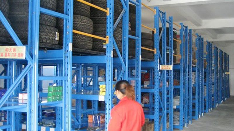 成都汽修店如何选择合适的电瓶充电器？**
